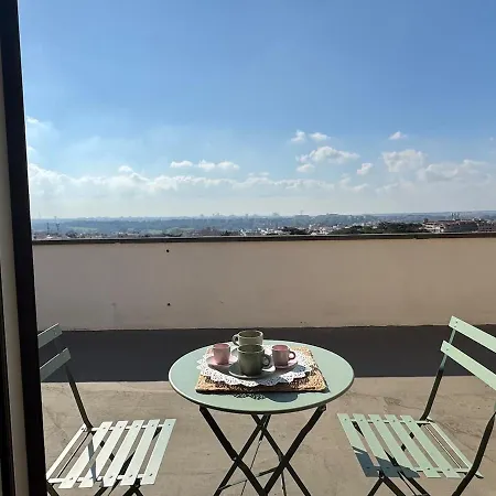 Rooftop Via Appia Nuova, Apartment *