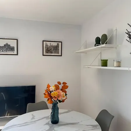 Rooftop Via Appia Nuova, Daire *