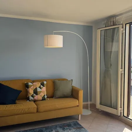 Rooftop Via Appia Nuova, Daire *