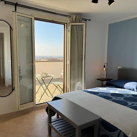 Rooftop Via Appia Nuova, Daire Roma