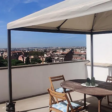 Daire Rooftop Via Appia Nuova,